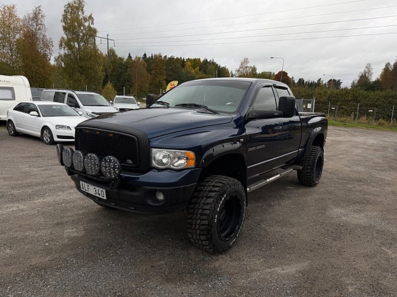 Dodge RAM 2500 2 of 8