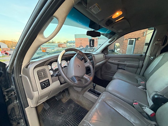 Dodge RAM 2500 14 of 17