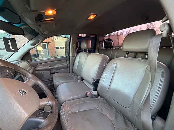 Dodge RAM 2500 13 of 17