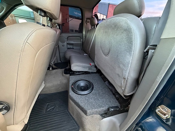 Dodge RAM 2500 11 of 17