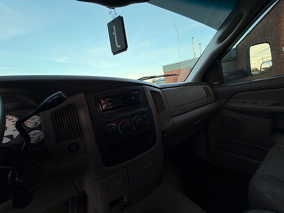 Dodge RAM 2500 16 of 17