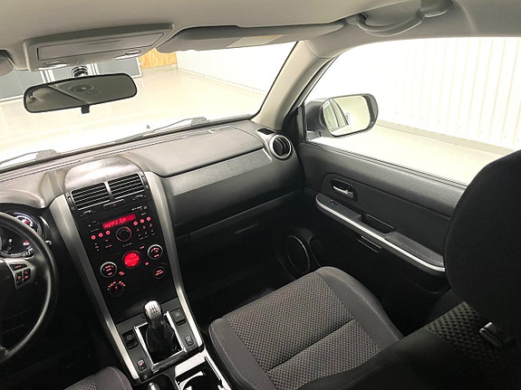 Suzuki Grand Vitara 28 of 30