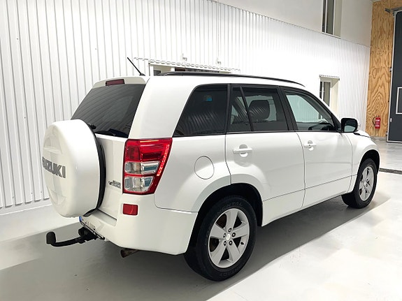 Suzuki Grand Vitara 4 of 30