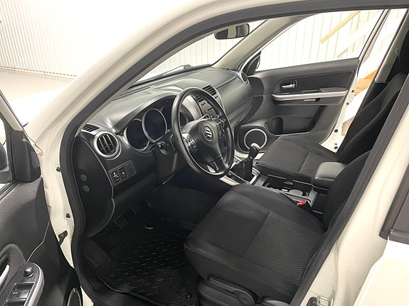 Suzuki Grand Vitara 25 of 30