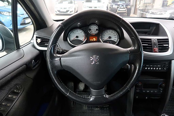 Peugeot 207 SW 11 of 14