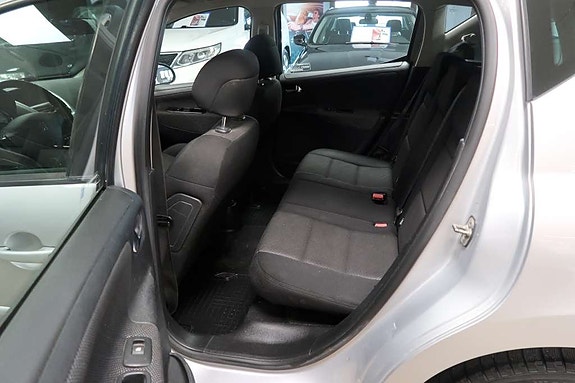 Peugeot 207 SW 10 of 14