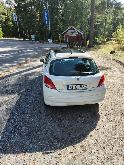 Peugeot 207 8 of 16