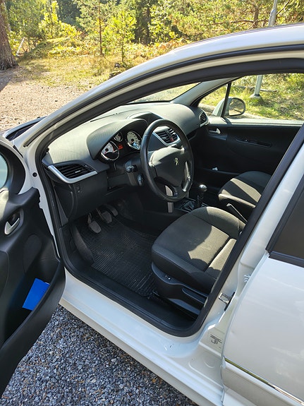 Peugeot 207 10 of 16