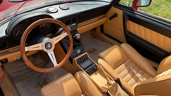 Alfa Romeo Spider 10 of 13