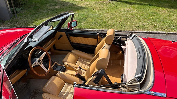 Alfa Romeo Spider 13 of 13