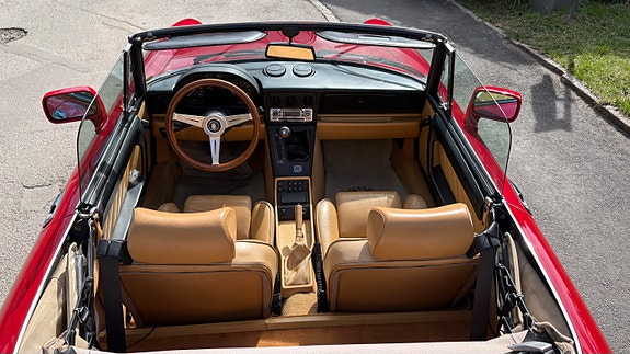 Alfa Romeo Spider 8 of 13