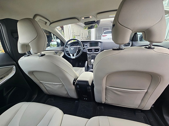 Volvo V40 8 of 11