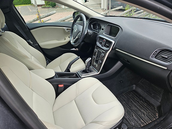 Volvo V40 10 of 11
