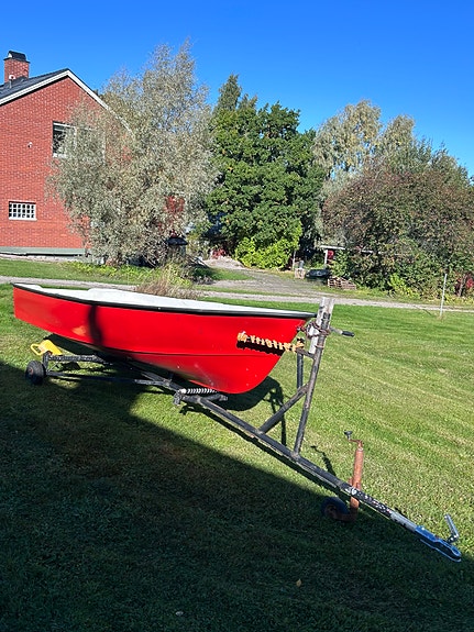 Plastbåt, motor och vagn 2 of 3