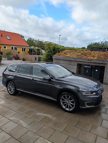 Volkswagen Passat 2 of 7
