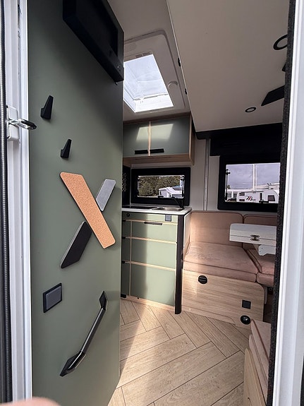 CHALLENGER X150 Stor lounge, endast 5.99M lång, dieselvärmare med mer! 6 of 21