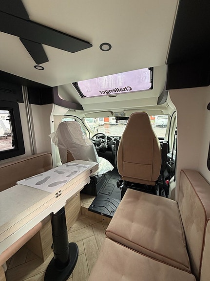 CHALLENGER X150 Stor lounge, endast 5.99M lång, dieselvärmare med mer! 7 of 21