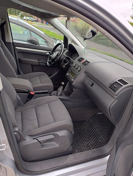 Volkswagen Touran 4 of 8