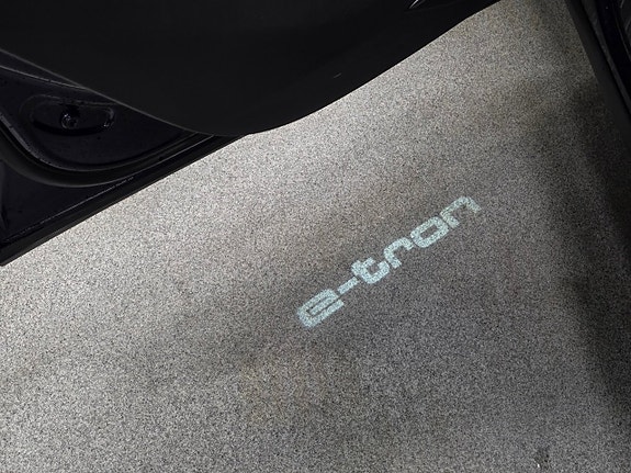 Audi e-tron 17 of 18