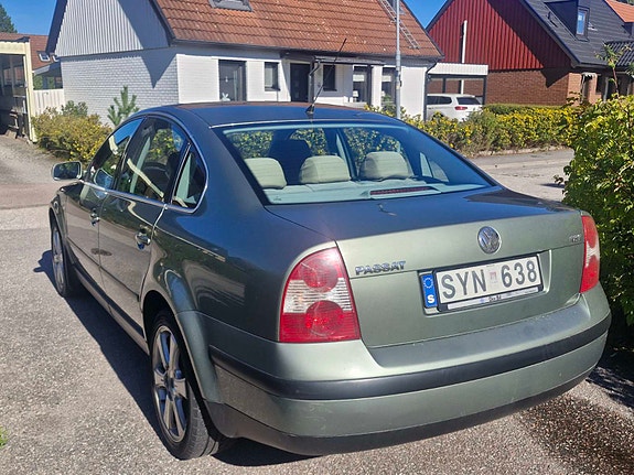 Volkswagen Passat 5 of 8