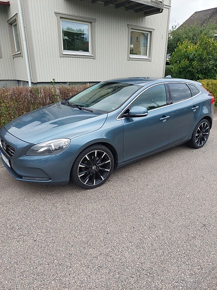 Volvo V40 3 of 5