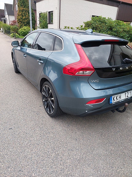 Volvo V40 2 of 5
