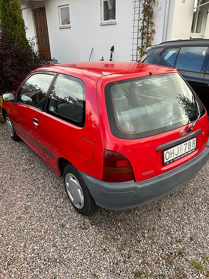 Toyota Starlet 3 of 4