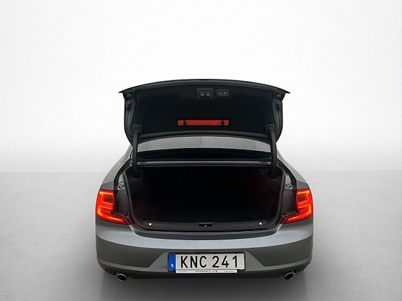 Volvo S90 26 of 30