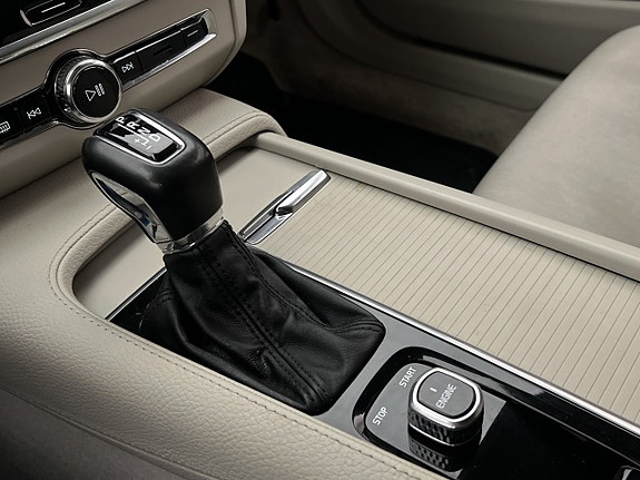 Volvo S90 24 of 30
