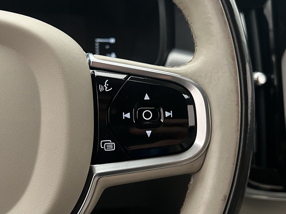 Volvo S90 16 of 30