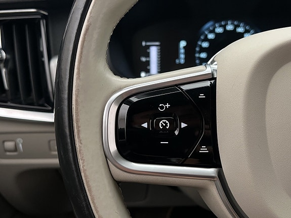 Volvo S90 14 of 30