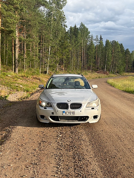 BMW 520d 2 of 17