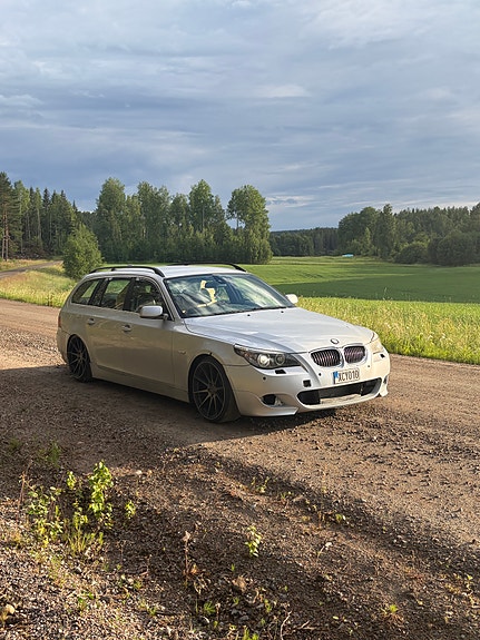 BMW 520d 9 of 17
