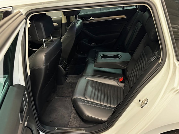 Volkswagen Passat 19 of 24