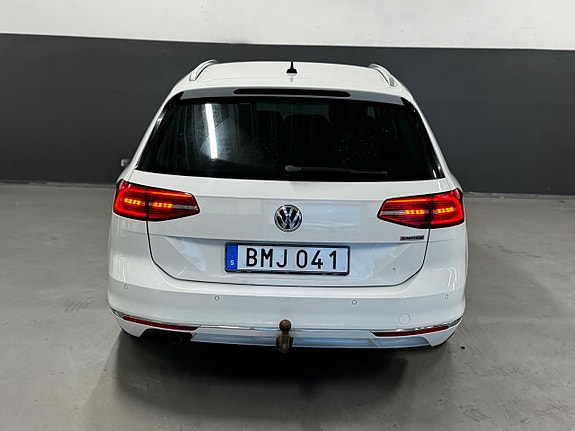 Volkswagen Passat 12 of 24