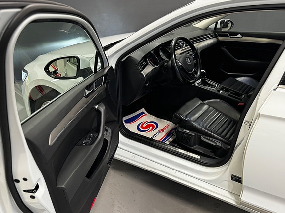 Volkswagen Passat 17 of 24