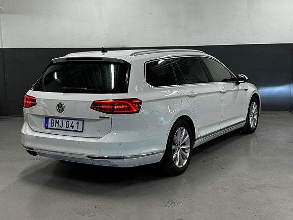 Volkswagen Passat 13 of 24