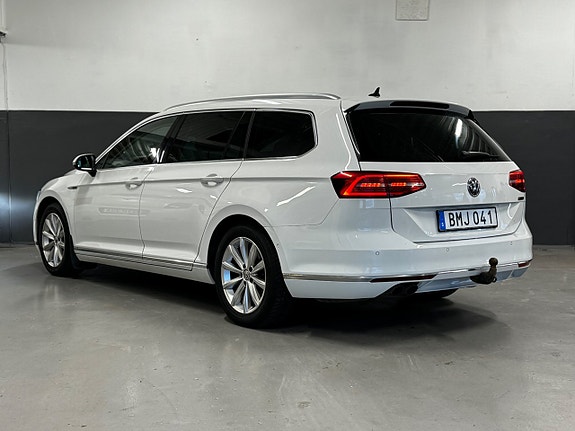 Volkswagen Passat 10 of 24