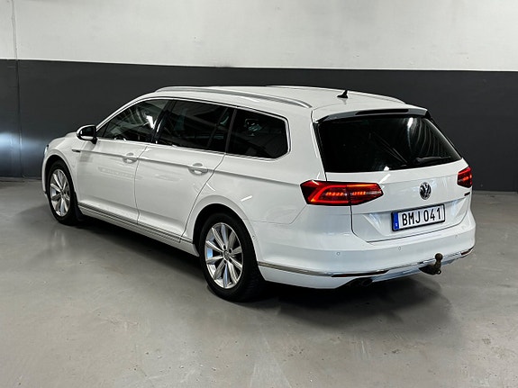 Volkswagen Passat 11 of 24