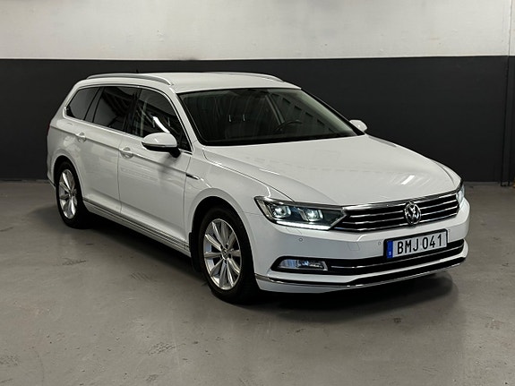 Volkswagen Passat 2 of 24