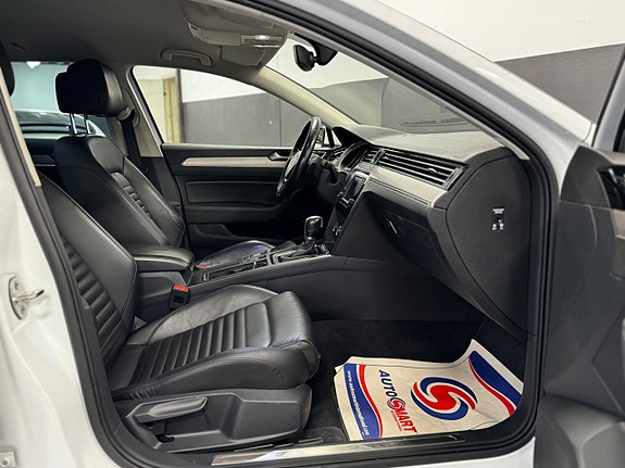 Volkswagen Passat 21 of 24