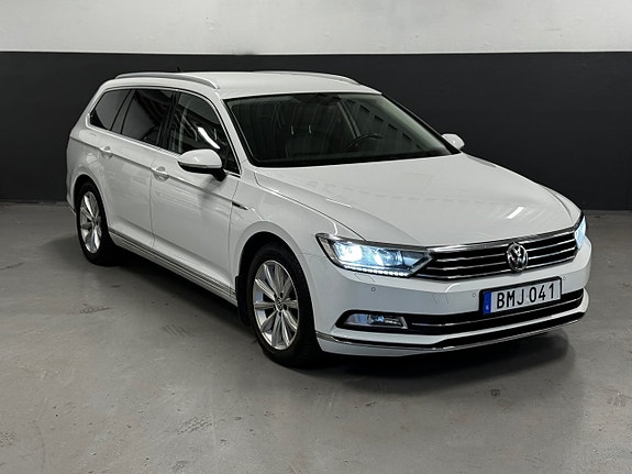 Volkswagen Passat 3 of 24