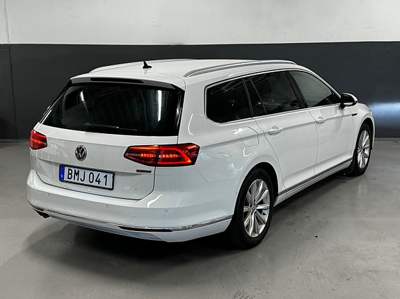 Volkswagen Passat 14 of 24