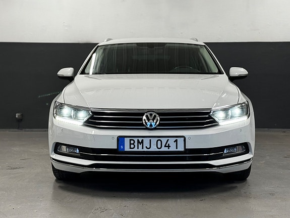 Volkswagen Passat 5 of 24