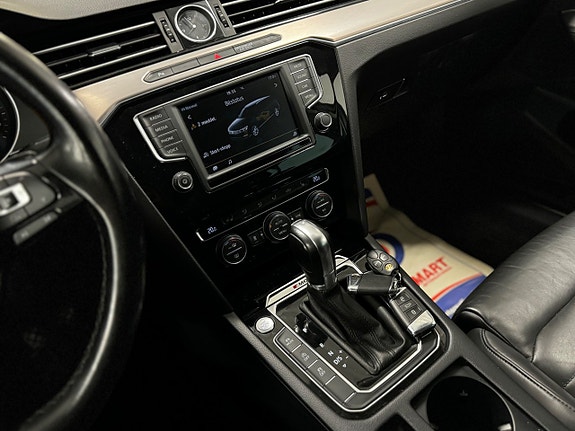 Volkswagen Passat 22 of 24