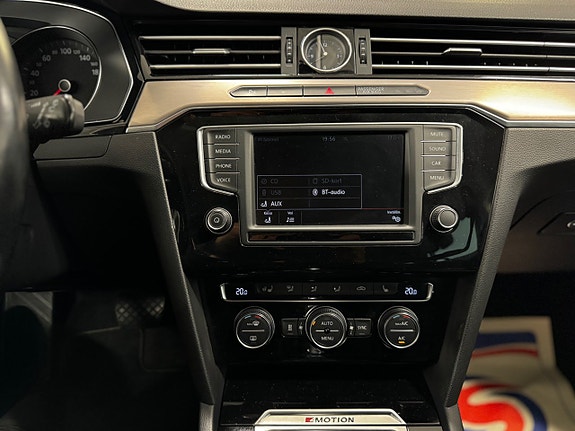 Volkswagen Passat 24 of 24