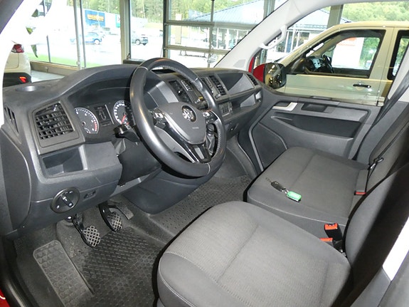 Volkswagen Caravelle 3 of 10