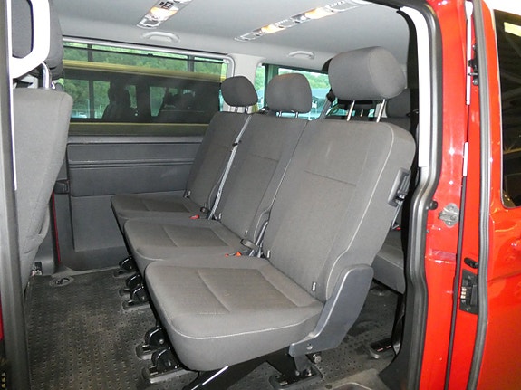 Volkswagen Caravelle 4 of 10