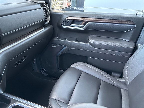Chevrolet Silverado 1500 4 of 12