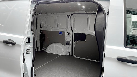 Volkswagen Transporter 9 of 15